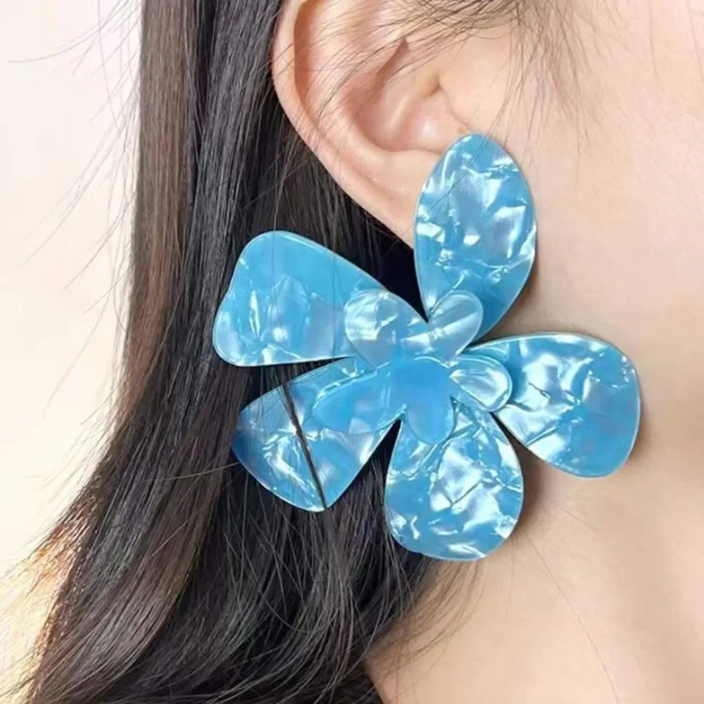 ✨🆕 🌸 BoHo Statement Flower Design Dangle Earrings 🌸✨avail in White & Pink 🌸✨